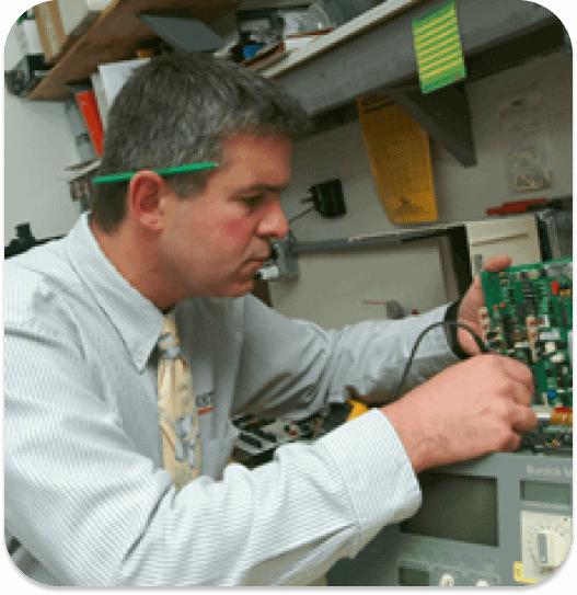 Technicianworking 350 1